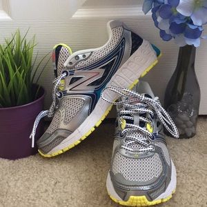 New Balance running 680 V2 shoes